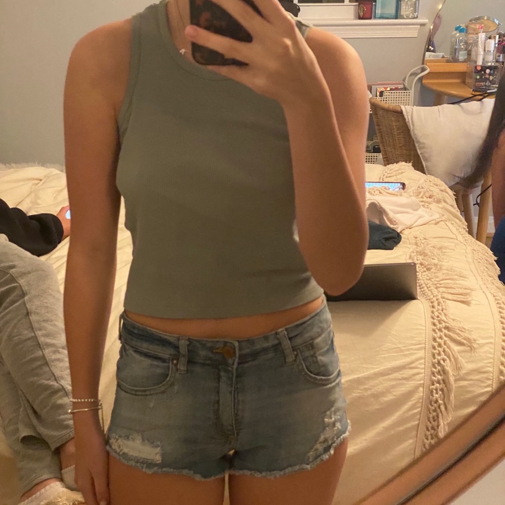 DISTRESSED BLUE DENIM SHORTS